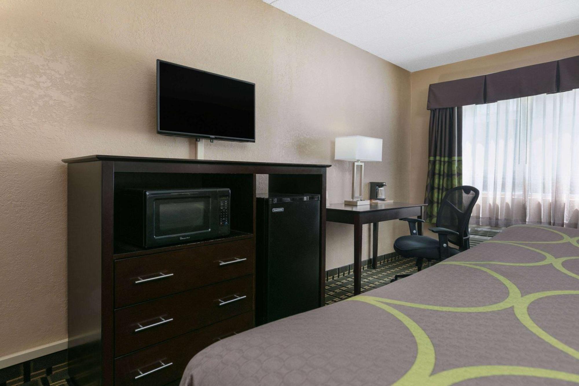 Super 8 By Wyndham Grand Prairie North Motel Buitenkant foto