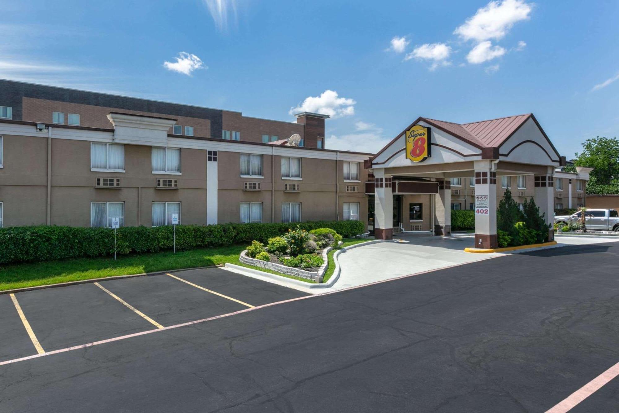 Super 8 By Wyndham Grand Prairie North Motel Buitenkant foto