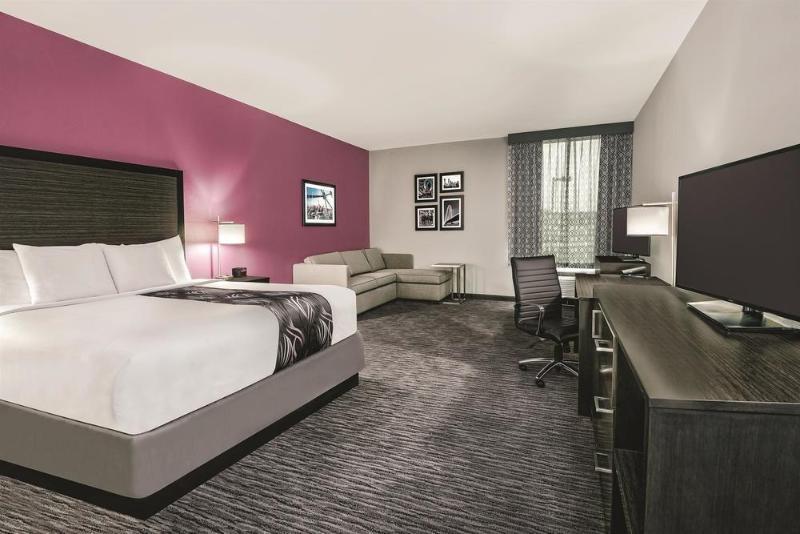 Super 8 By Wyndham Grand Prairie North Motel Buitenkant foto