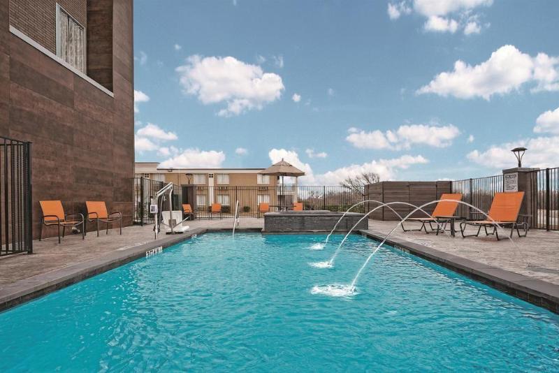 Super 8 By Wyndham Grand Prairie North Motel Buitenkant foto