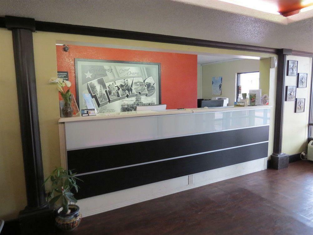 Super 8 By Wyndham Grand Prairie North Motel Buitenkant foto